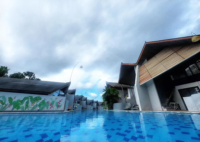 Dancing With Expansive Vanishing Edge Pool * Nusa Dua (Bali)