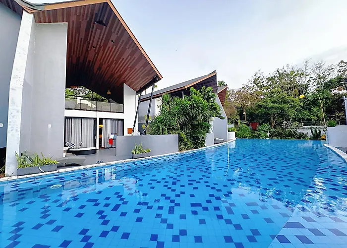 Villa Dancing With Expansive Vanishing Edge Pool Nusa Dua (Bali)