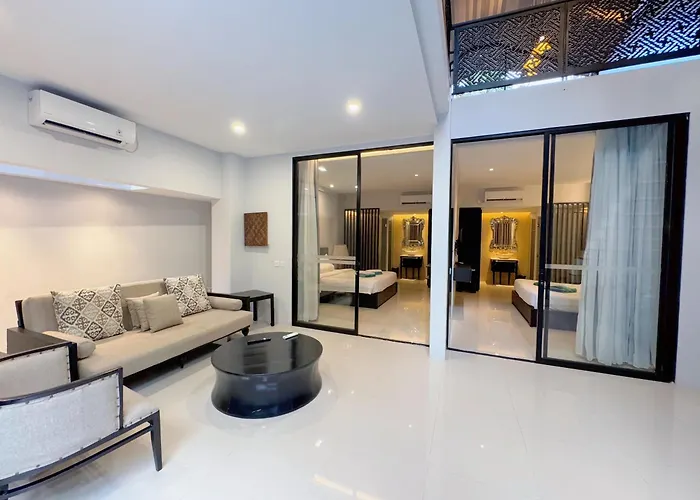 Villa Dancing With Expansive Vanishing Edge Pool