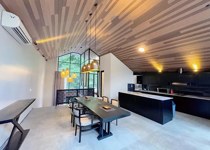 Dancing With Expansive Vanishing Edge Pool Villa Nusa Dua (Bali)