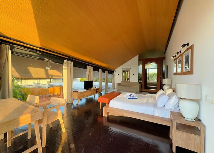 Dancing With Expansive Vanishing Edge Pool * Nusa Dua (Bali)