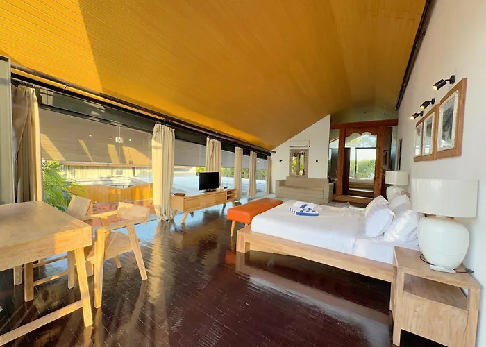 Villa Dancing With Expansive Vanishing Edge Pool Nusa Dua (Bali)