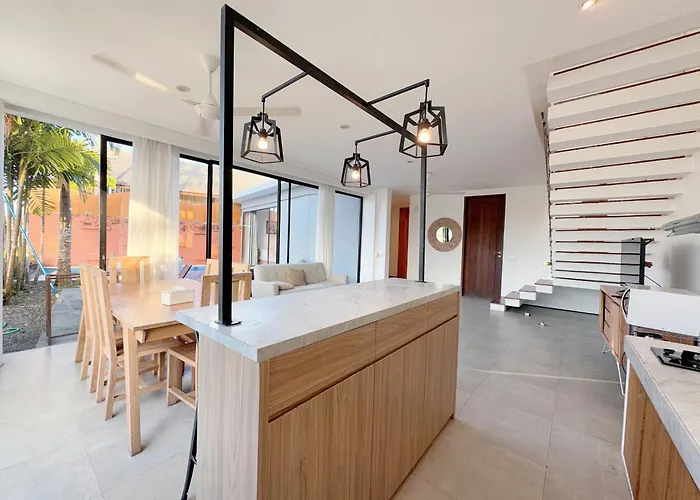 Villa Dancing With Expansive Vanishing Edge Pool Nusa Dua (Bali)