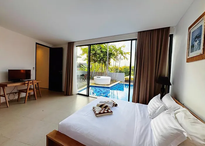 Villa Dancing With Expansive Vanishing Edge Pool *