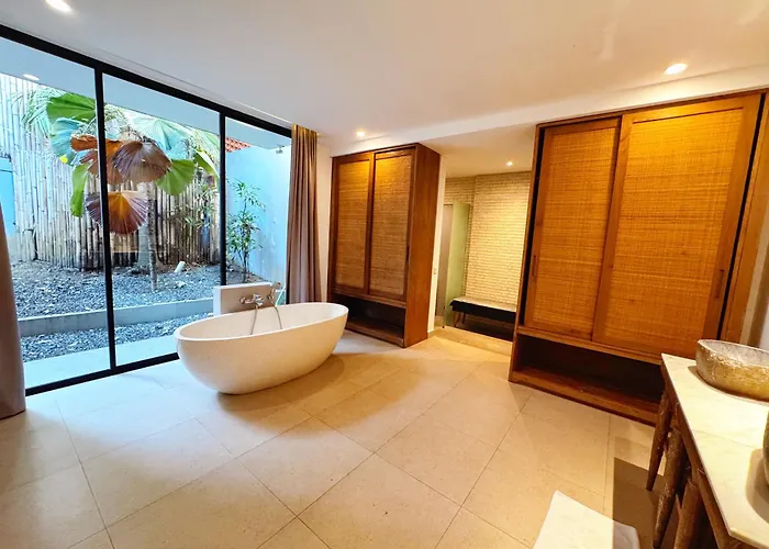 Dancing With Expansive Vanishing Edge Pool Villa *