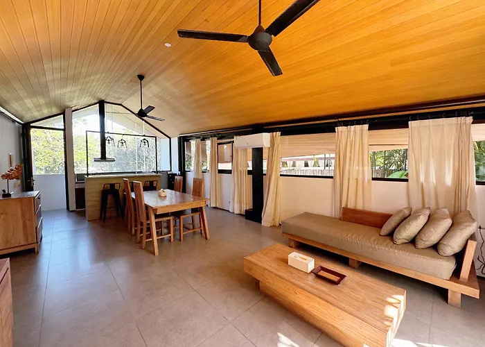 Villa Dancing With Expansive Vanishing Edge Pool Nusa Dua (Bali)